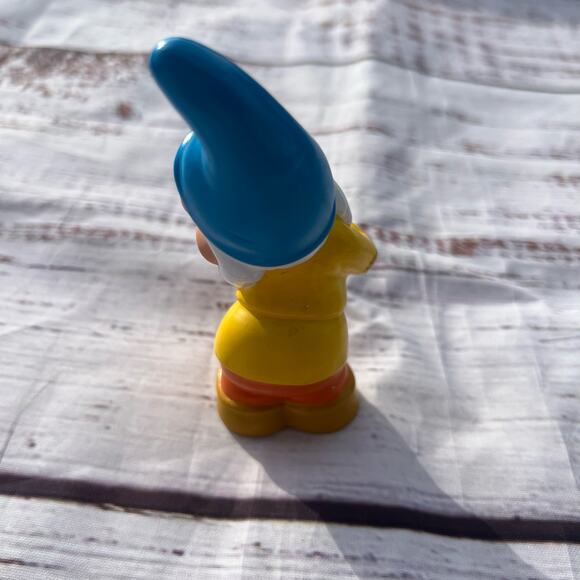 Disney Bashful Dwarf Snow White 4" Vinyl Figure Pre-Loved - Picture 3 of 4